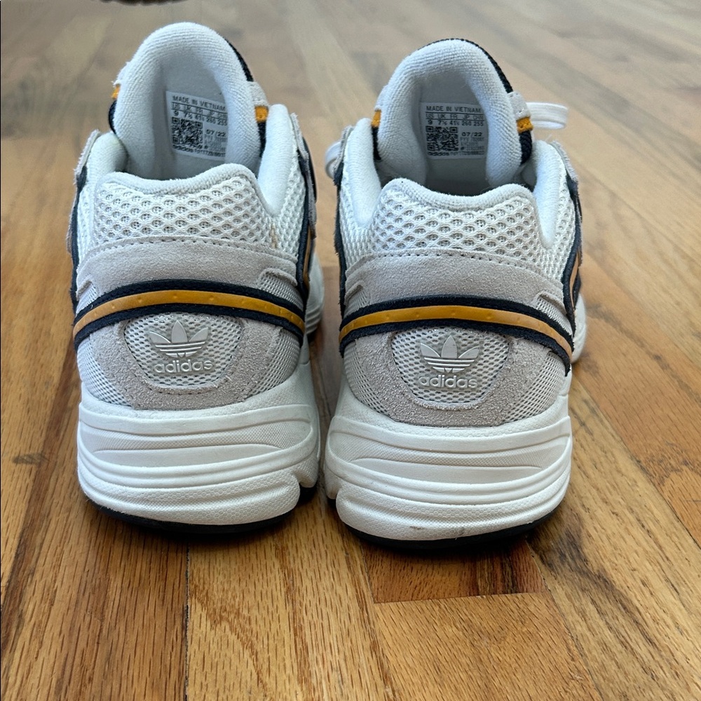 Adidas sneakers - Picture 4 of 8